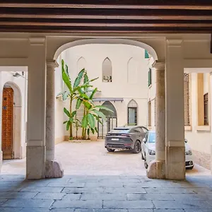 https://residenza-corte-carnesali.hotelinveneto.com